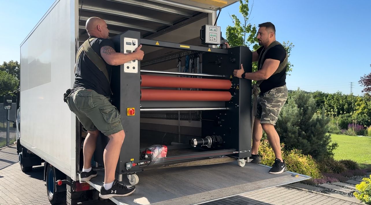 Nakládání těžkého stroje na přepravu